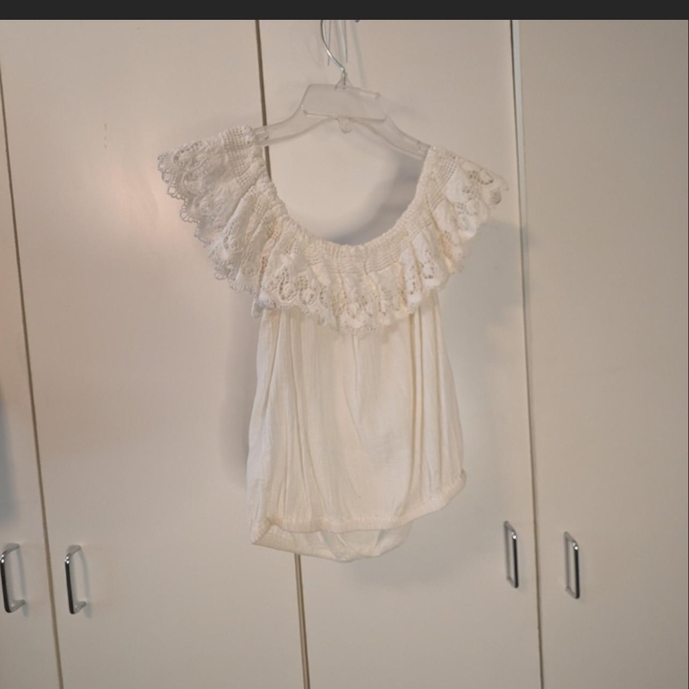 Mossimo Supply Co. Cream Lace Off-Shoulder Blouse